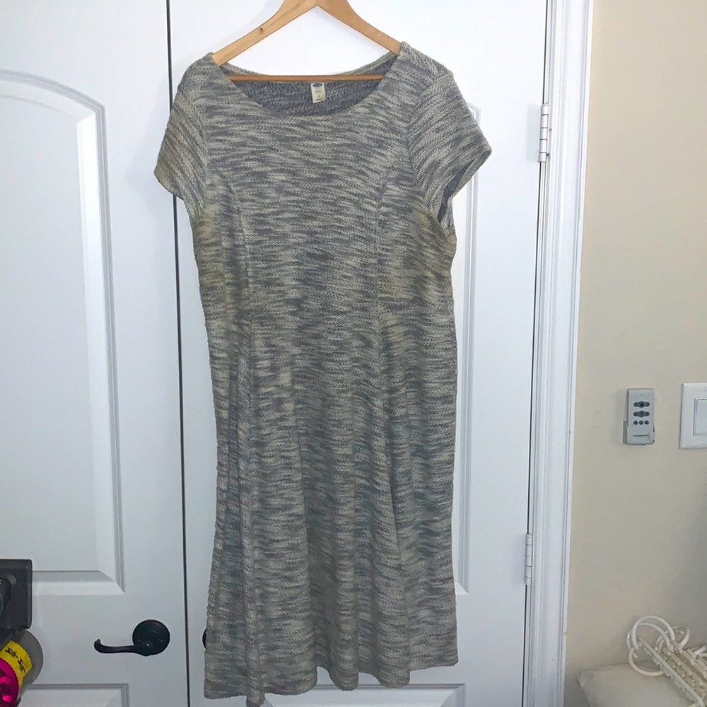 Beautiful Old Navy Maternity Dress